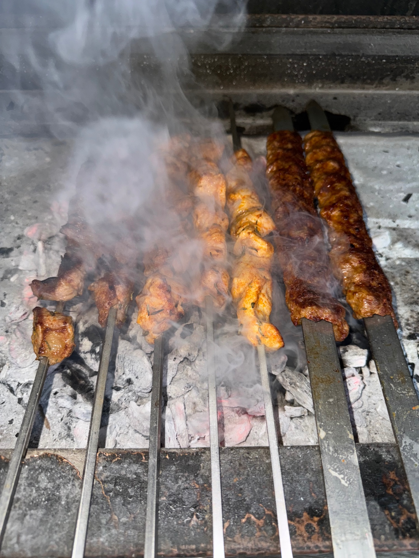 Adana Kebab vom Holzkohlegrill