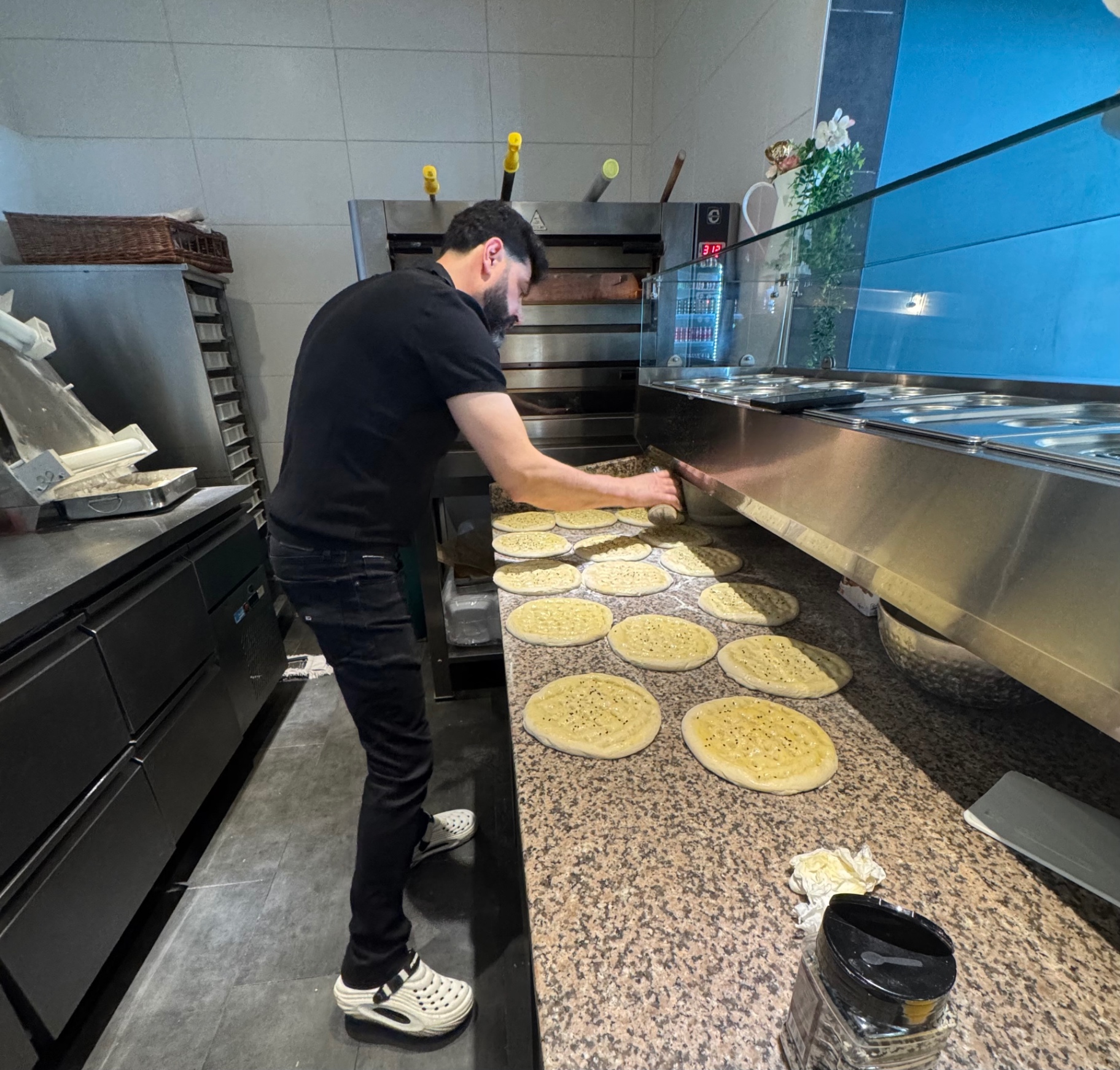 Fladenbrot wird geformt